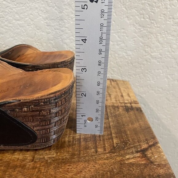 LaPinta EU 39 Women 7-7.5 laser cut Clogs slip-on Heel shoes Brown Mules - Picture 3 of 12